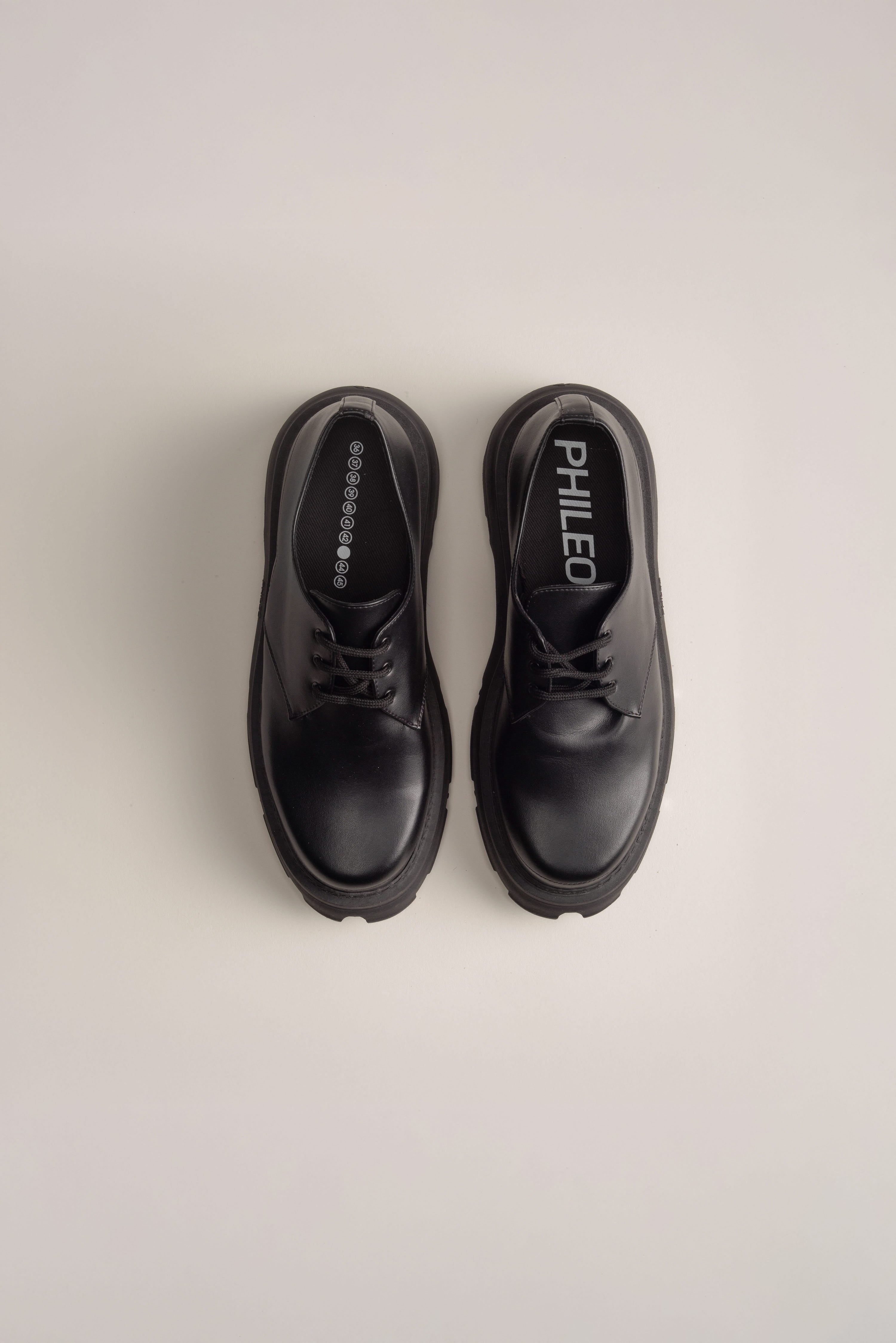005.2 - DERBY (Apple Skin®)