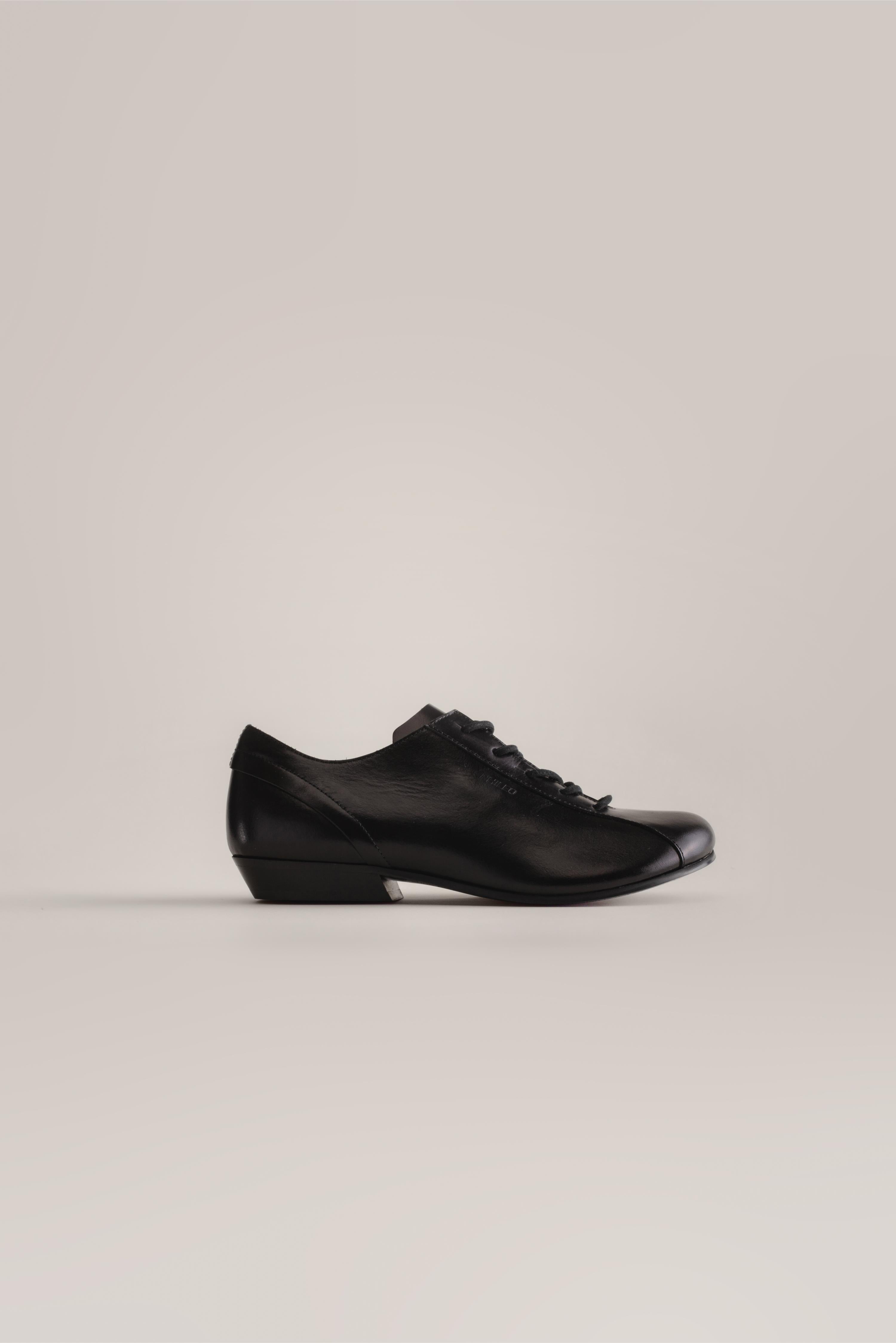 081 - CASCADE Renli Su (Black, Leather)