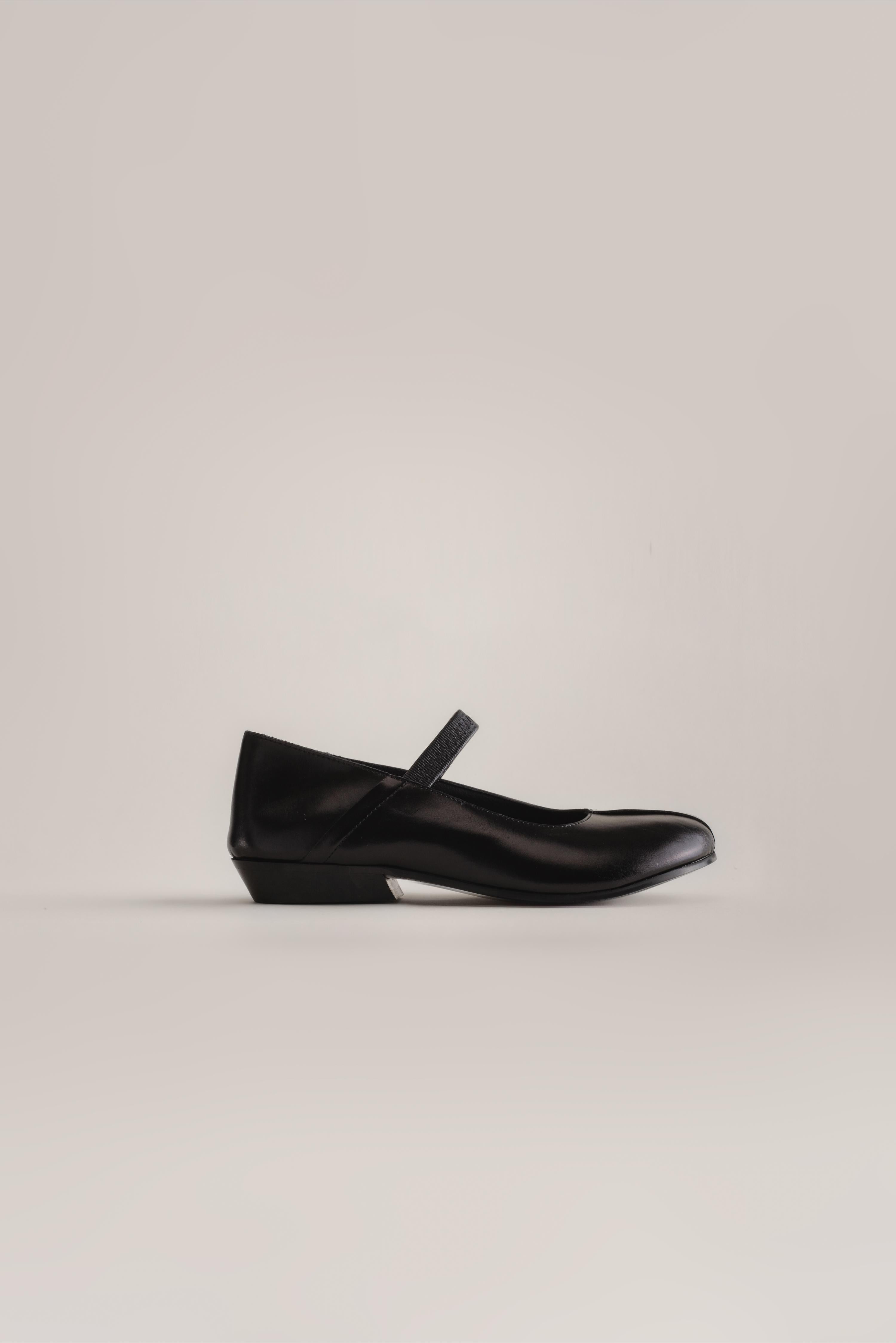 082 - DANSEUSE Renli Su (Black, Leather)