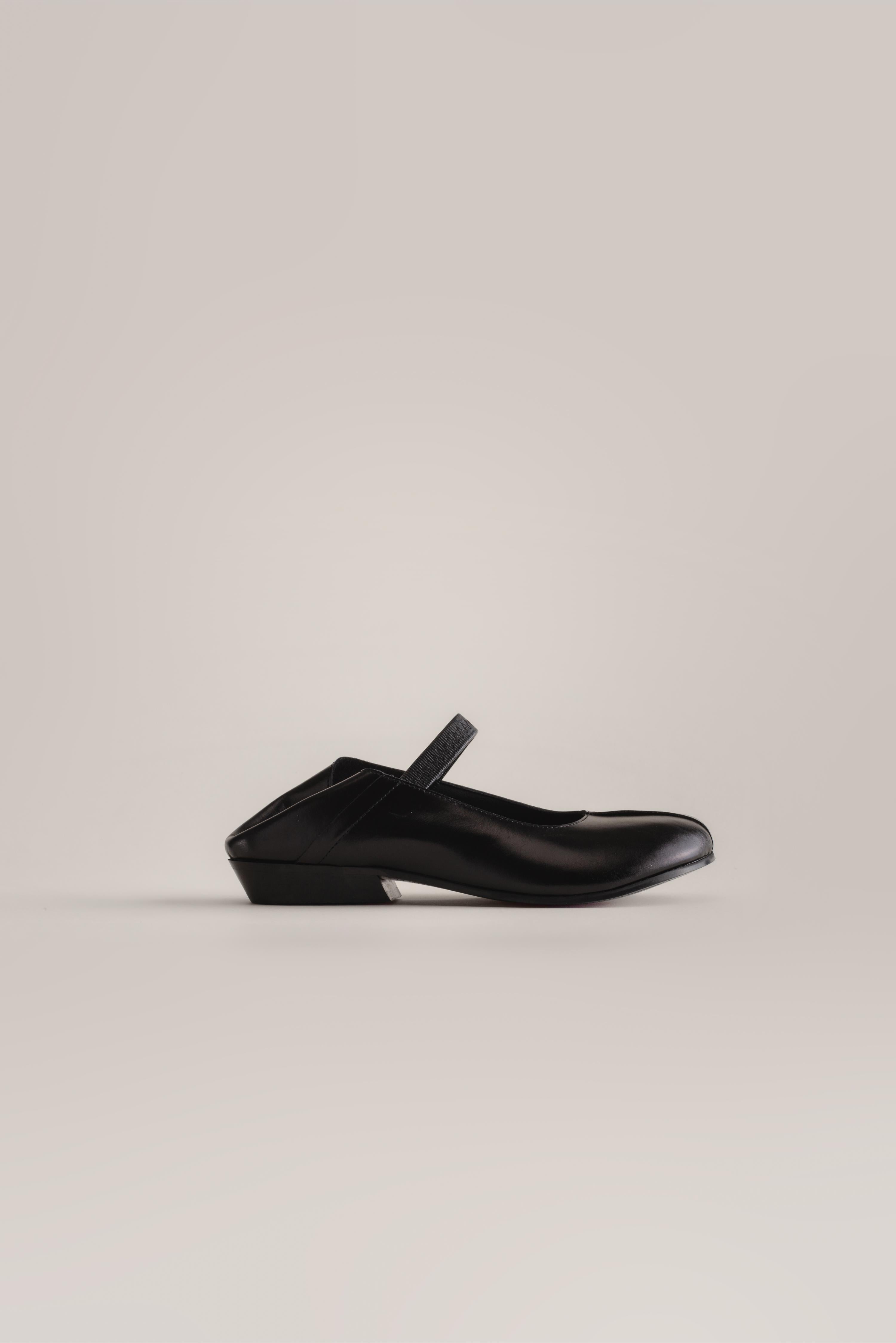 082 - DANSEUSE Renli Su (Black, Leather)