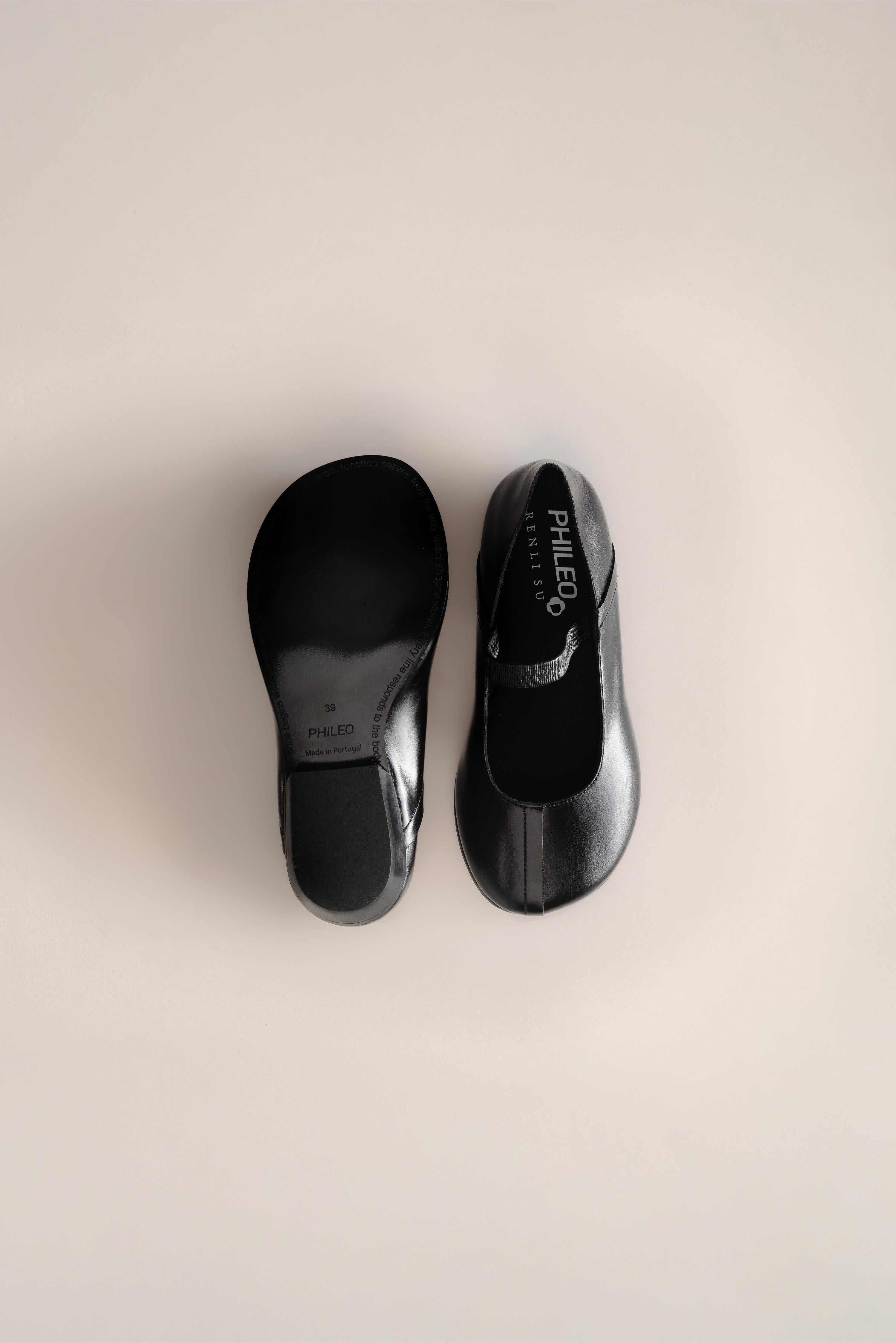 082 - DANSEUSE Renli Su (Black, Leather)