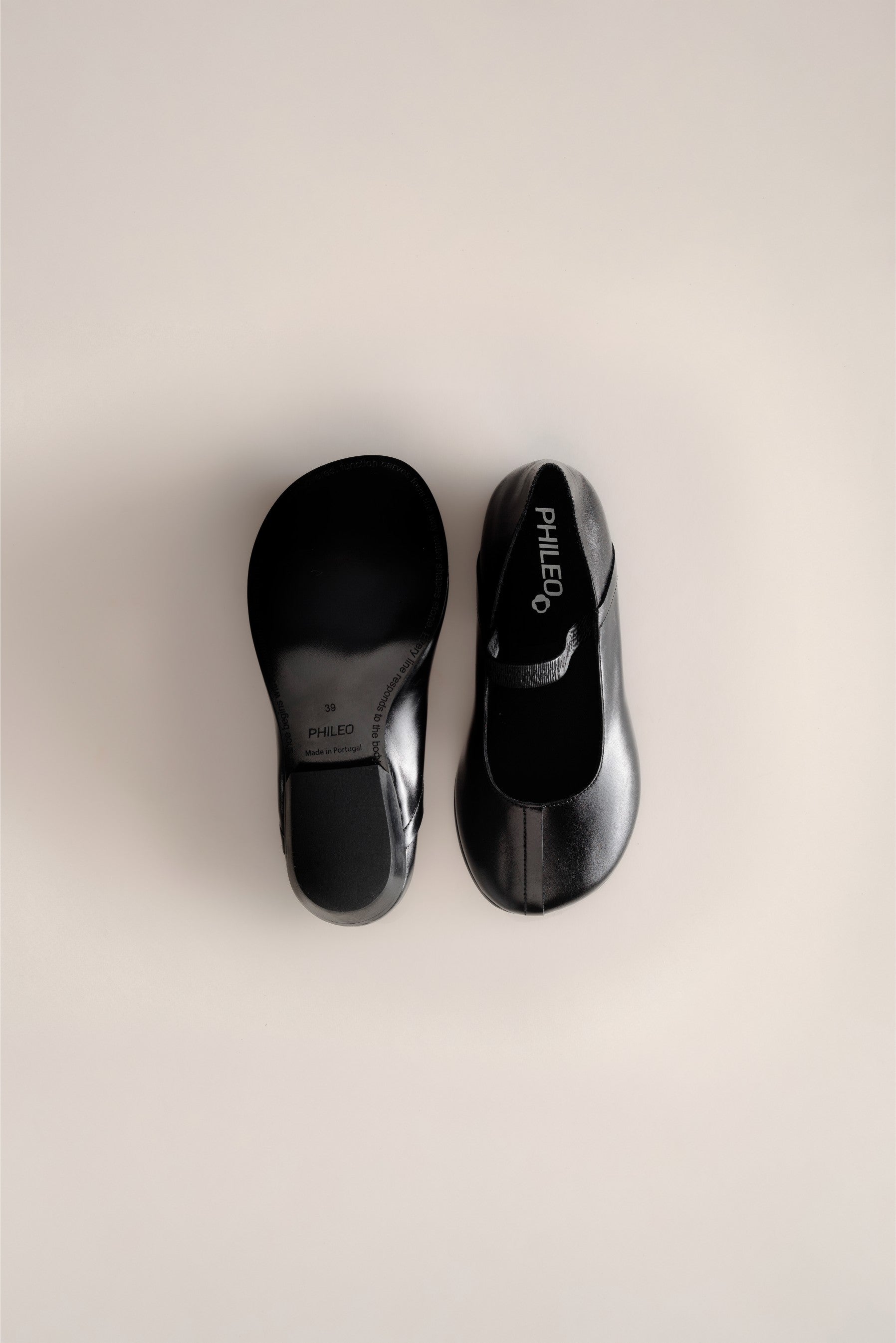082 - DANSEUSE (Shiny Black, Leather)
