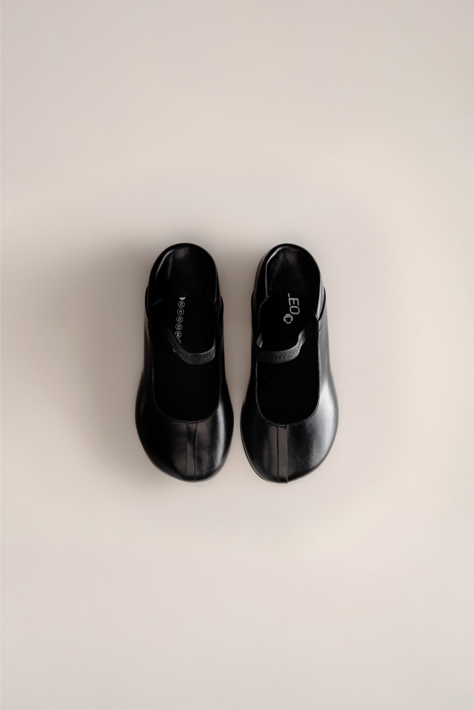 082 - DANSEUSE (Shiny Black, Leather)