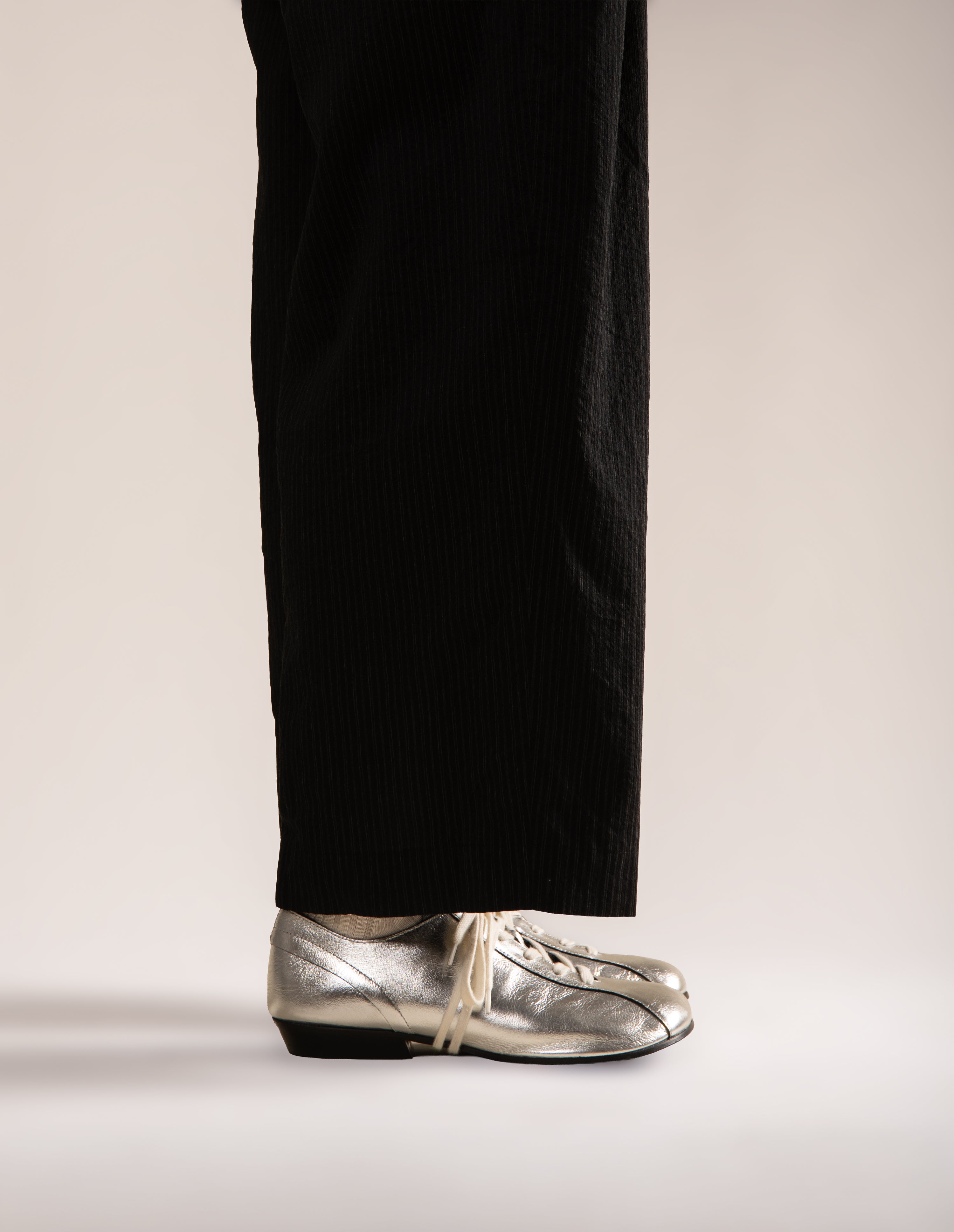 081 - CASCADE (Silver, Laminato Leather)