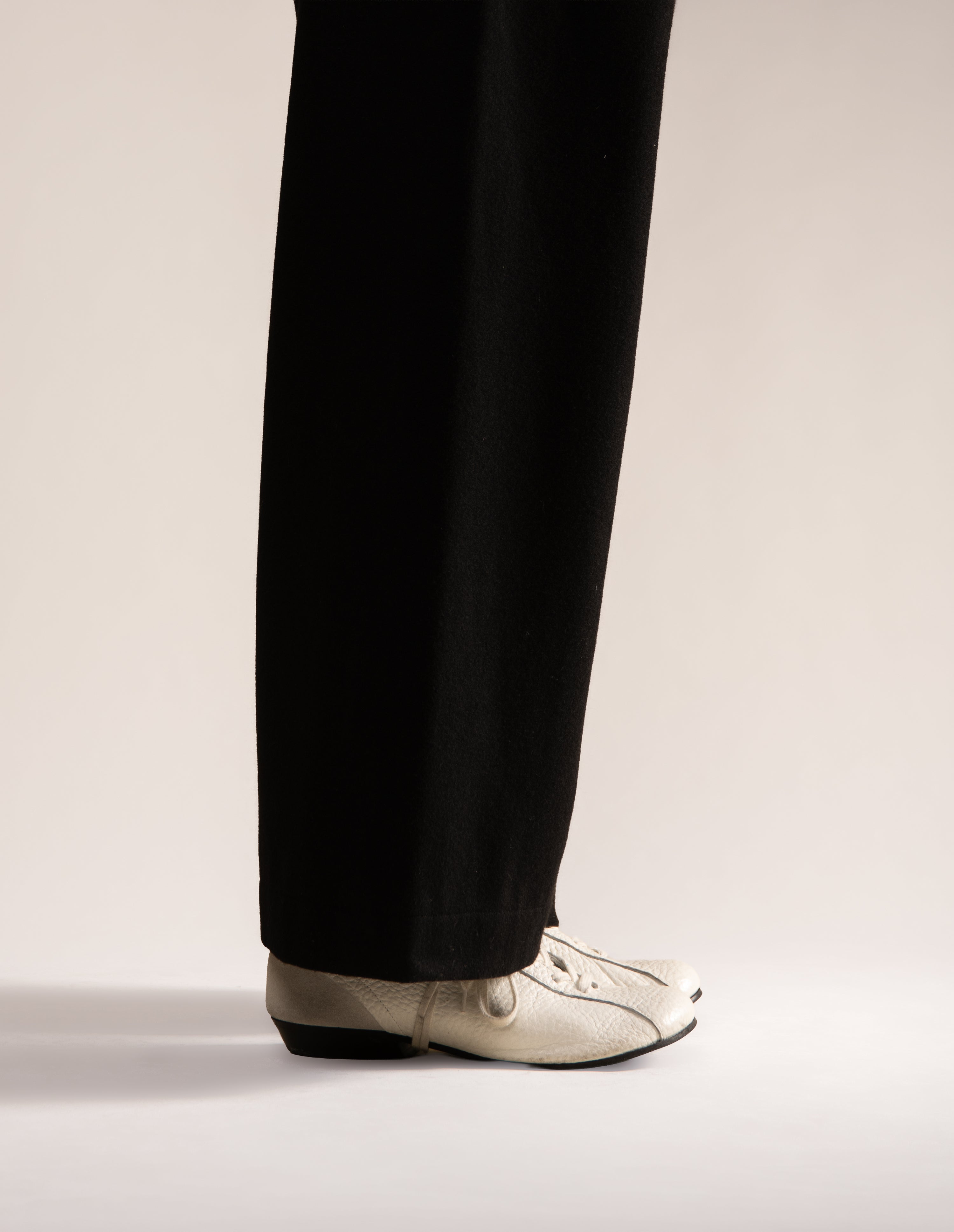 081 - CASCADE (White, Heavy Grain Leather)