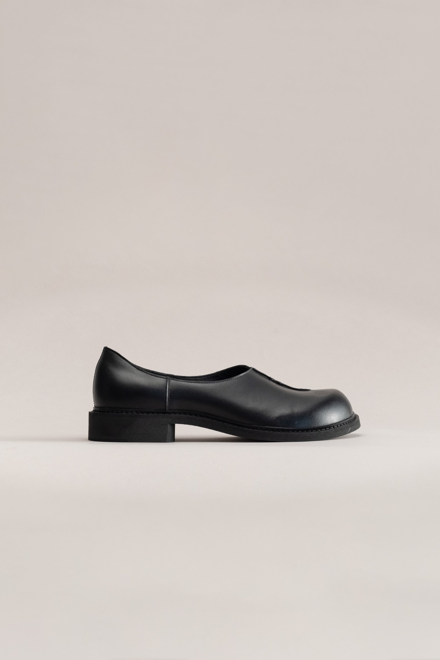 067 - CLOG (Black, Leather) – PHILEO