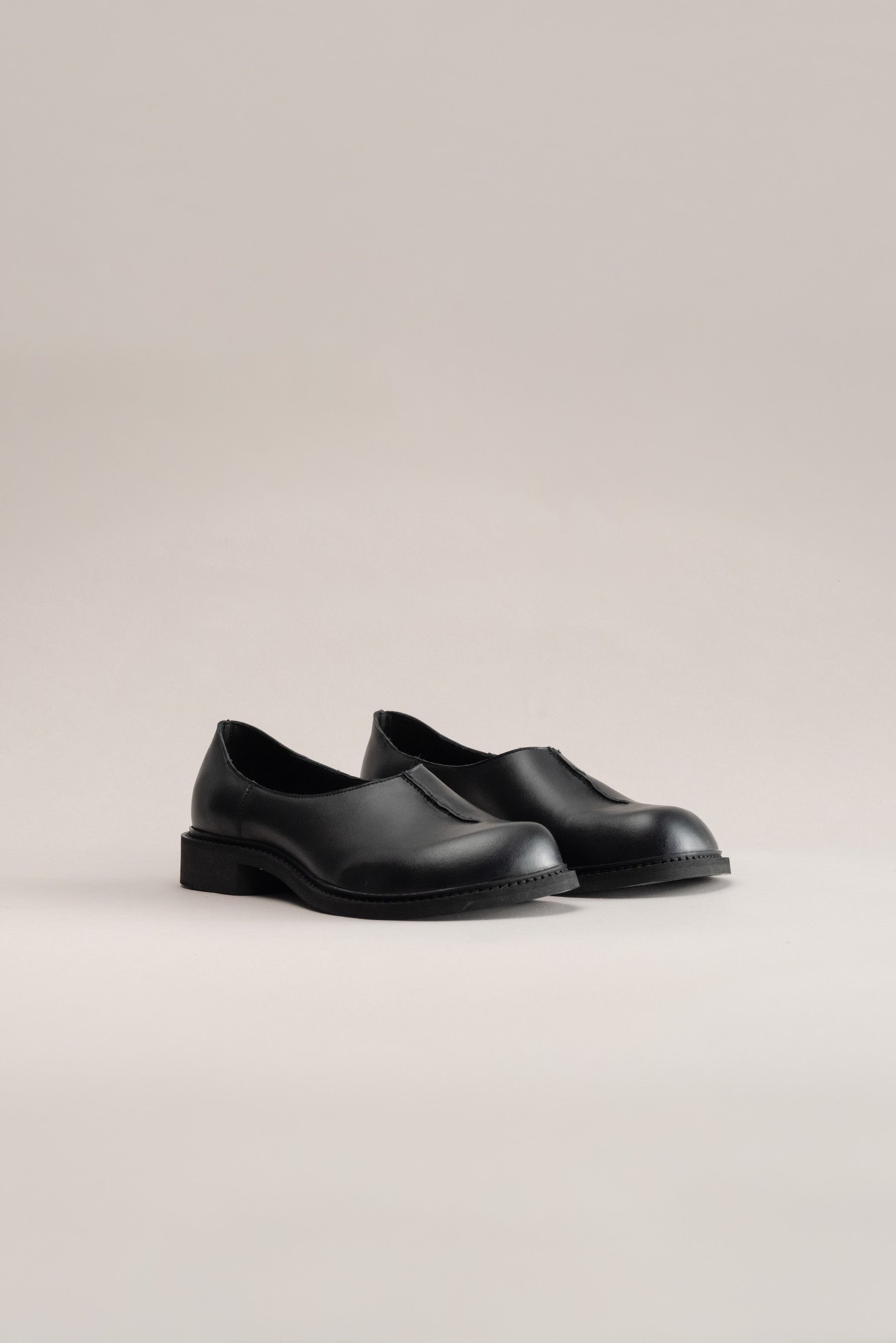 067 - CLOG (Black, Leather)