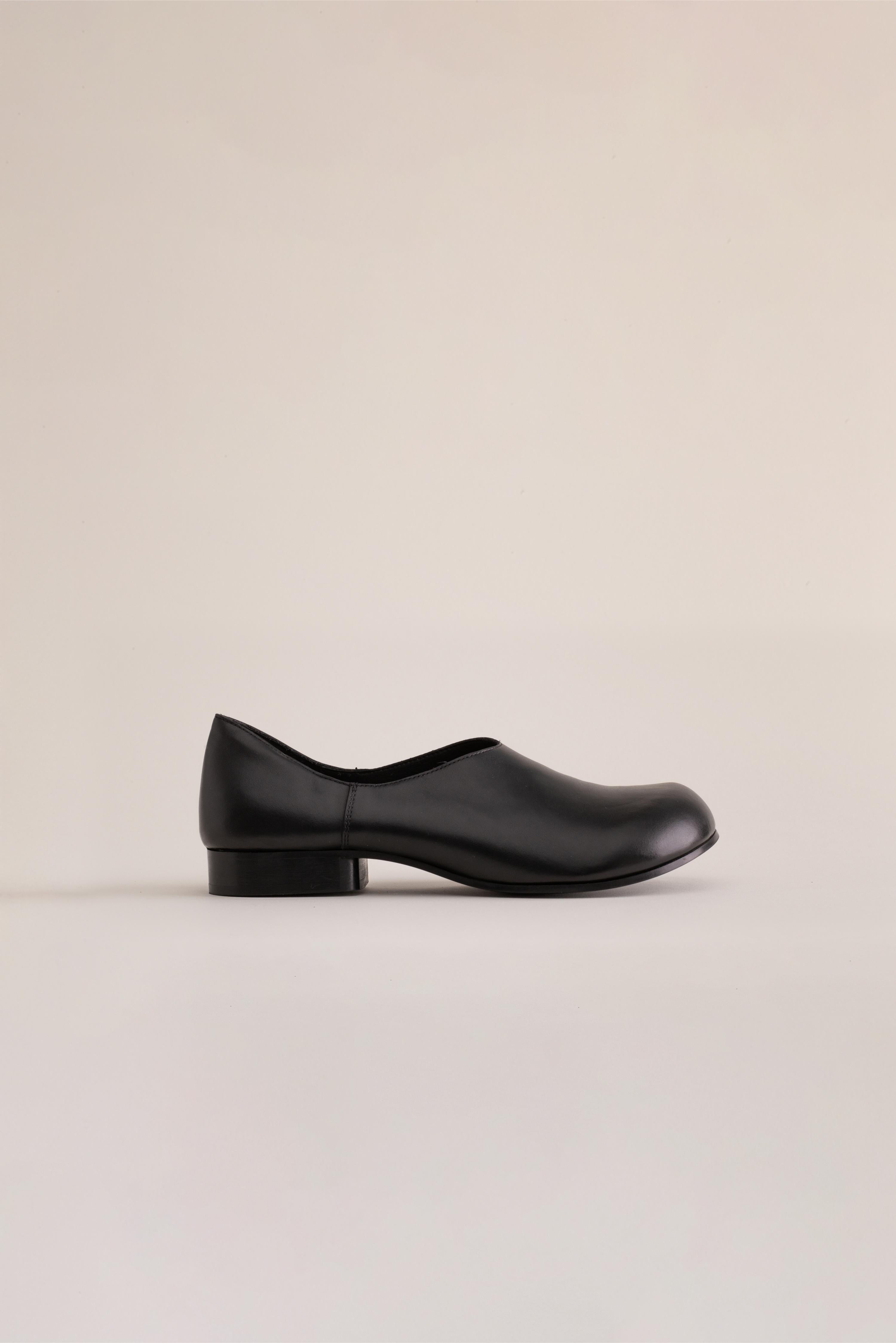067 - CLOG Light (Black, Leather) – PHILEO