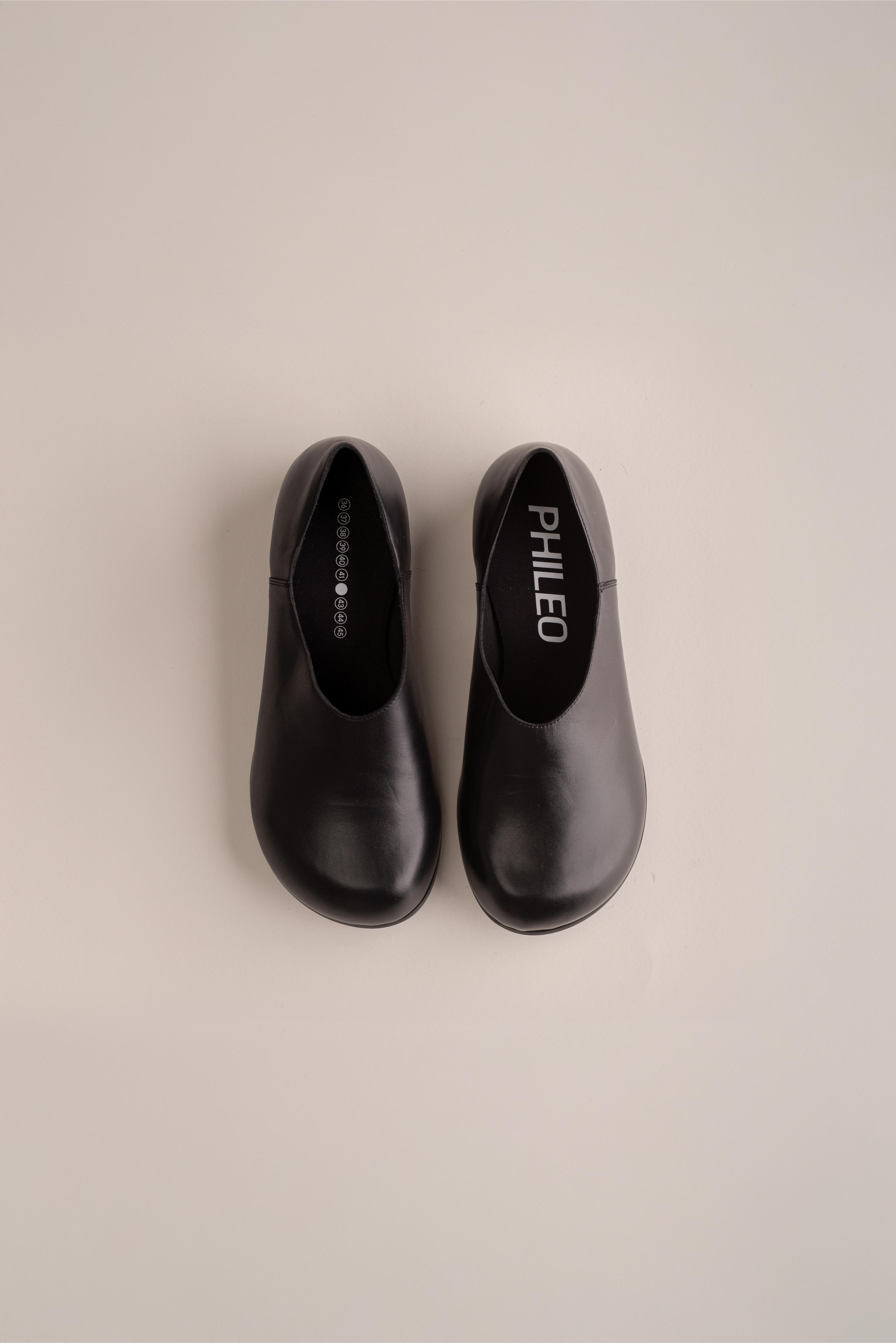 067 - CLOG Light (Black, Leather)