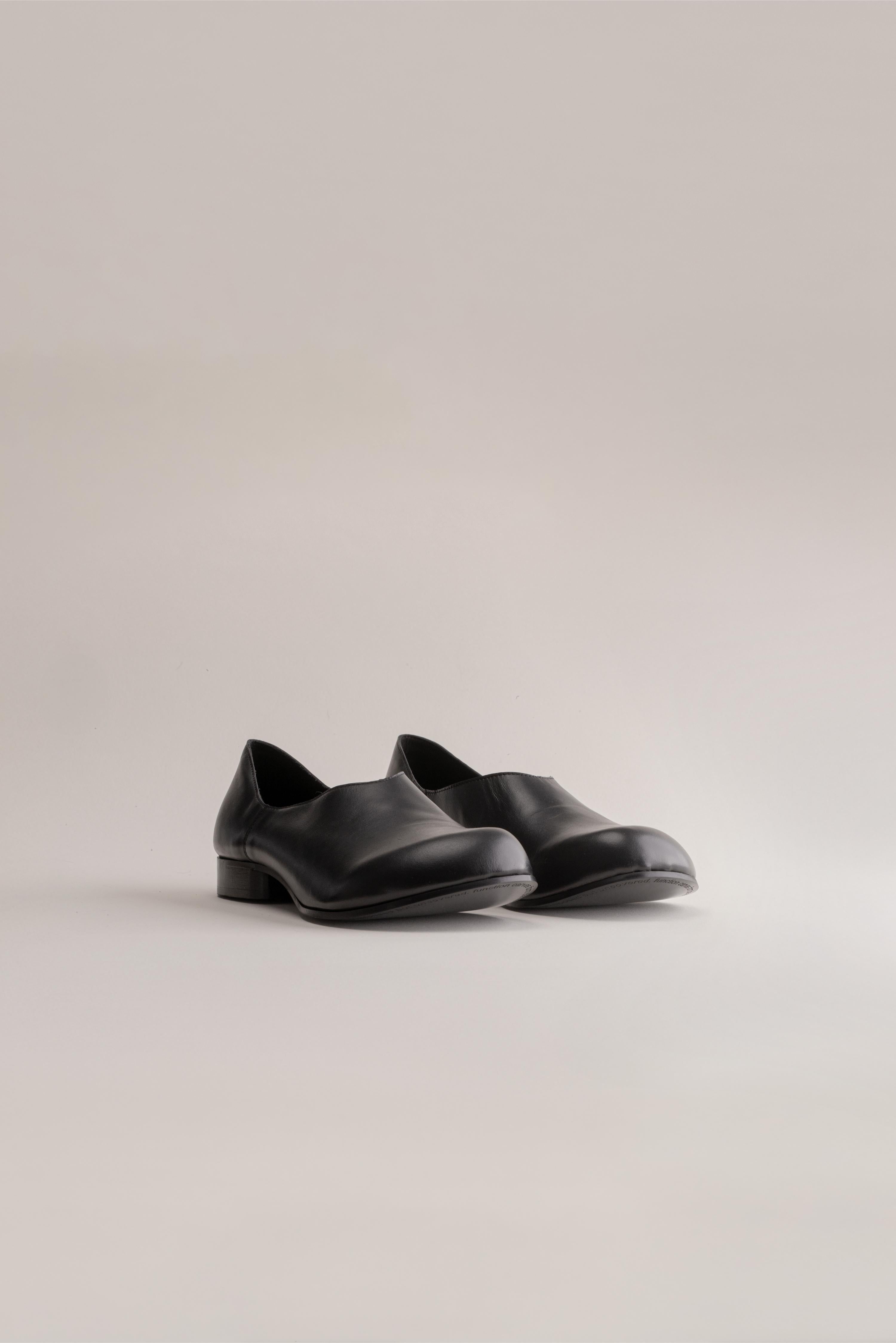 067 - CLOG Light (Black, Leather)