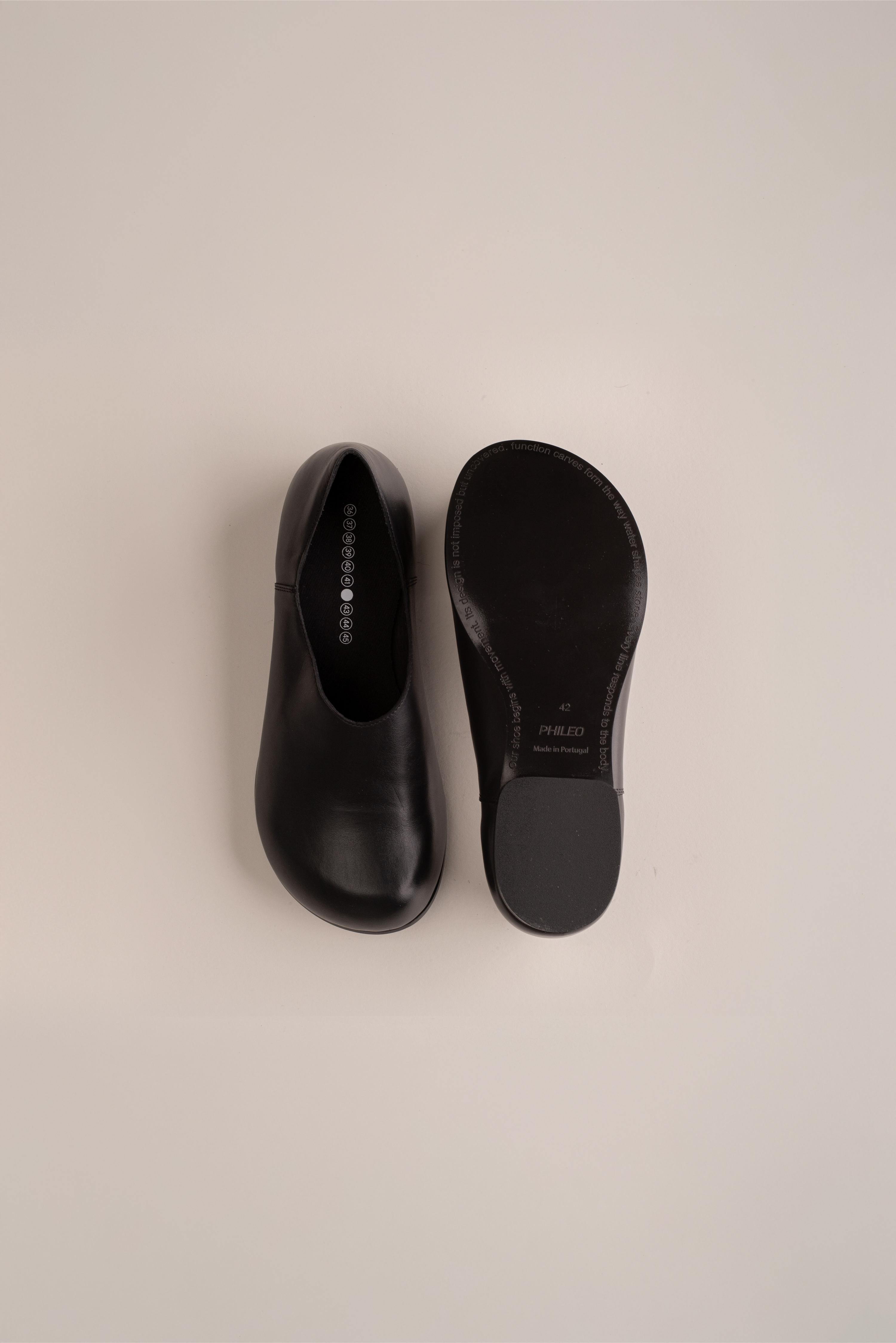 067 - CLOG Light (Black, Leather)