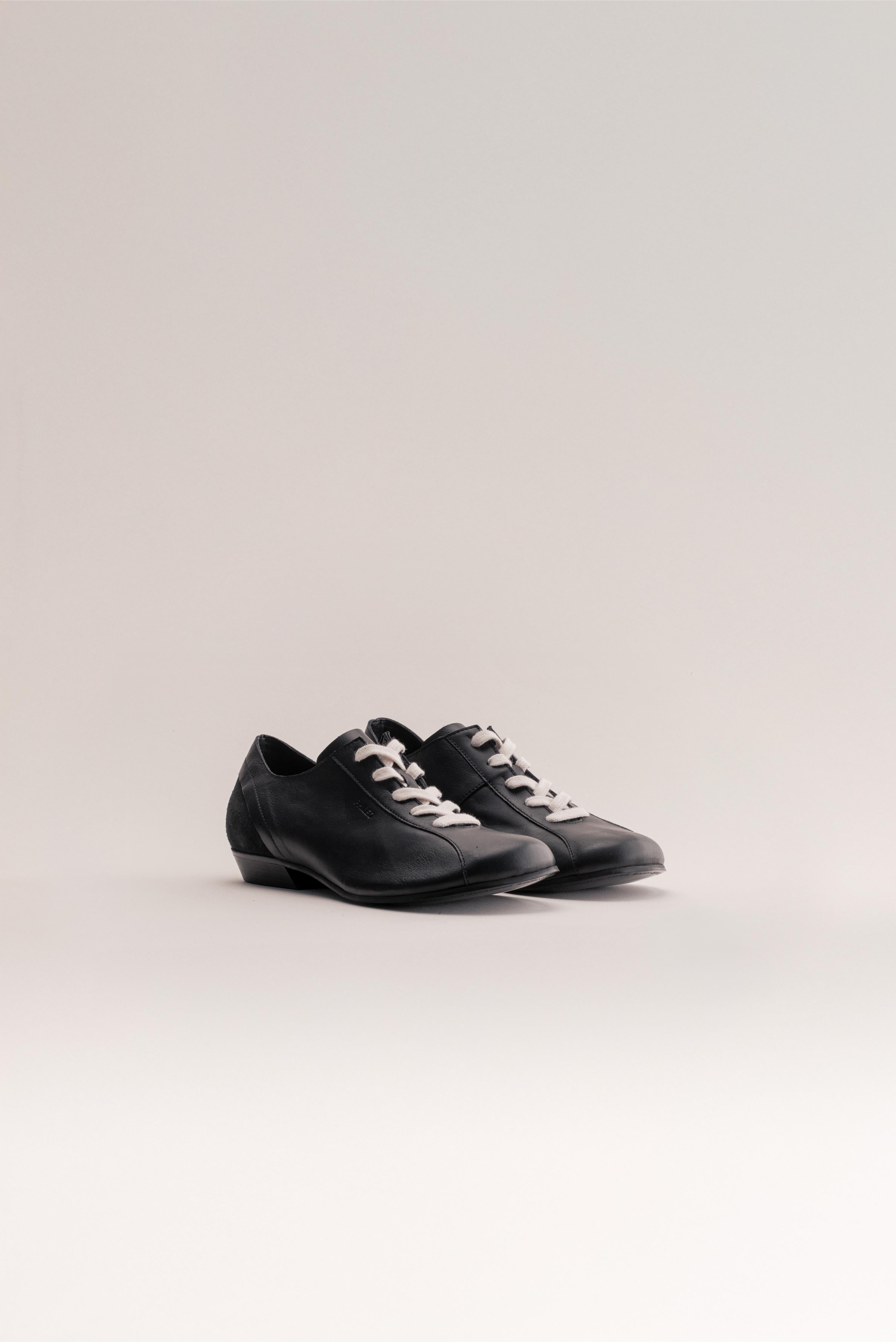 081 - CASCADE (Black, Leather)