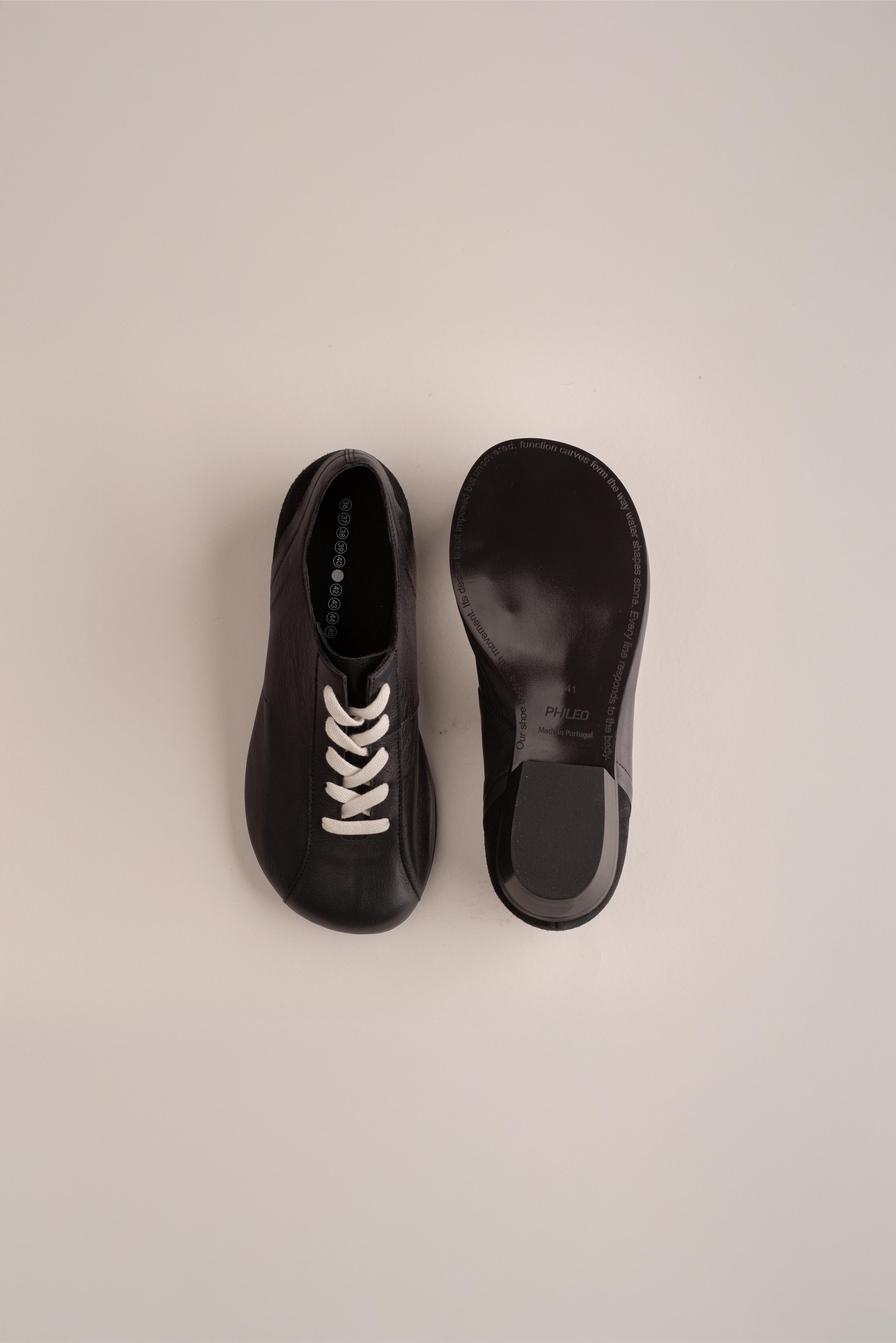 081 - CASCADE (Black, Leather)