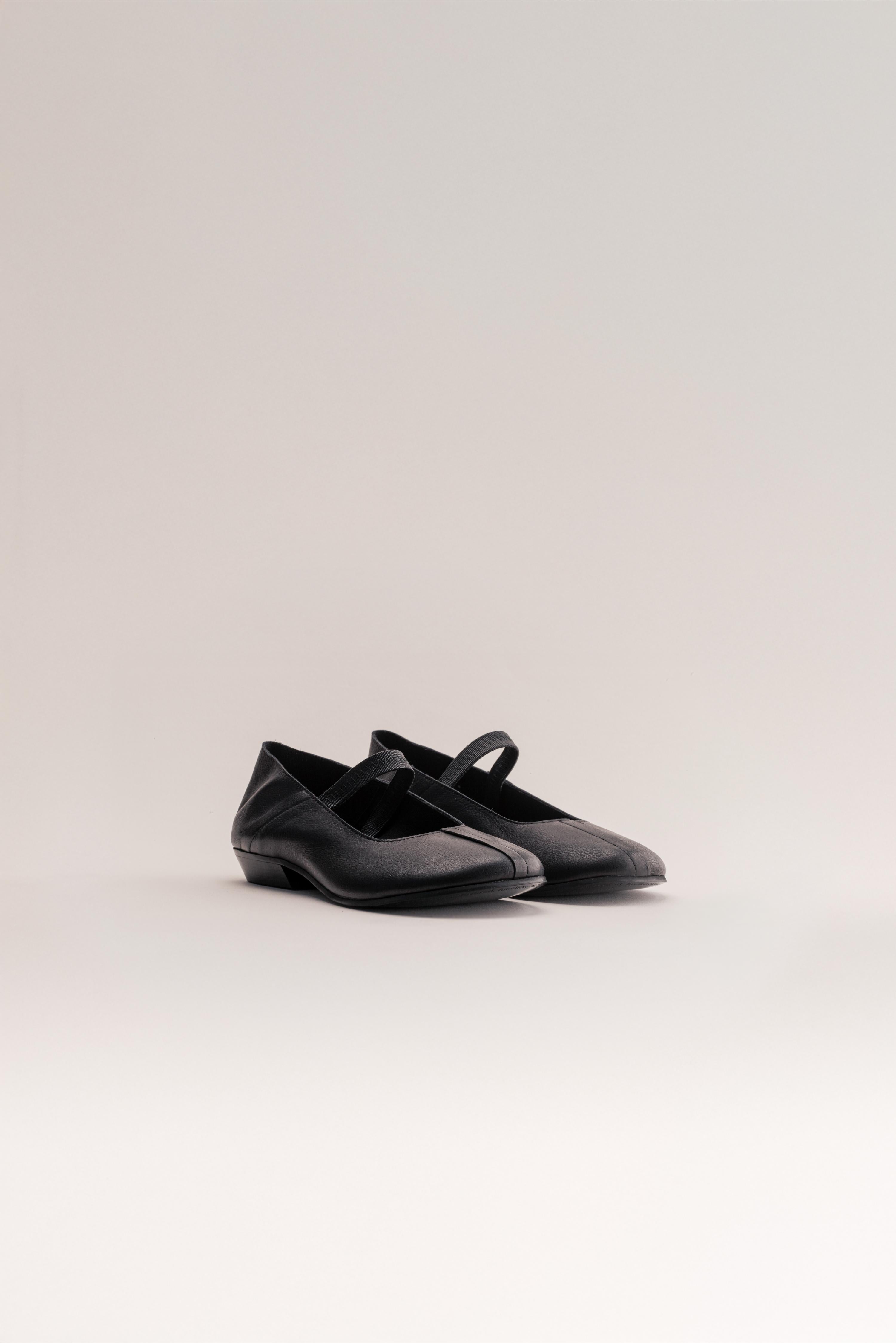 082 - DANSEUSE (Black, Leather)