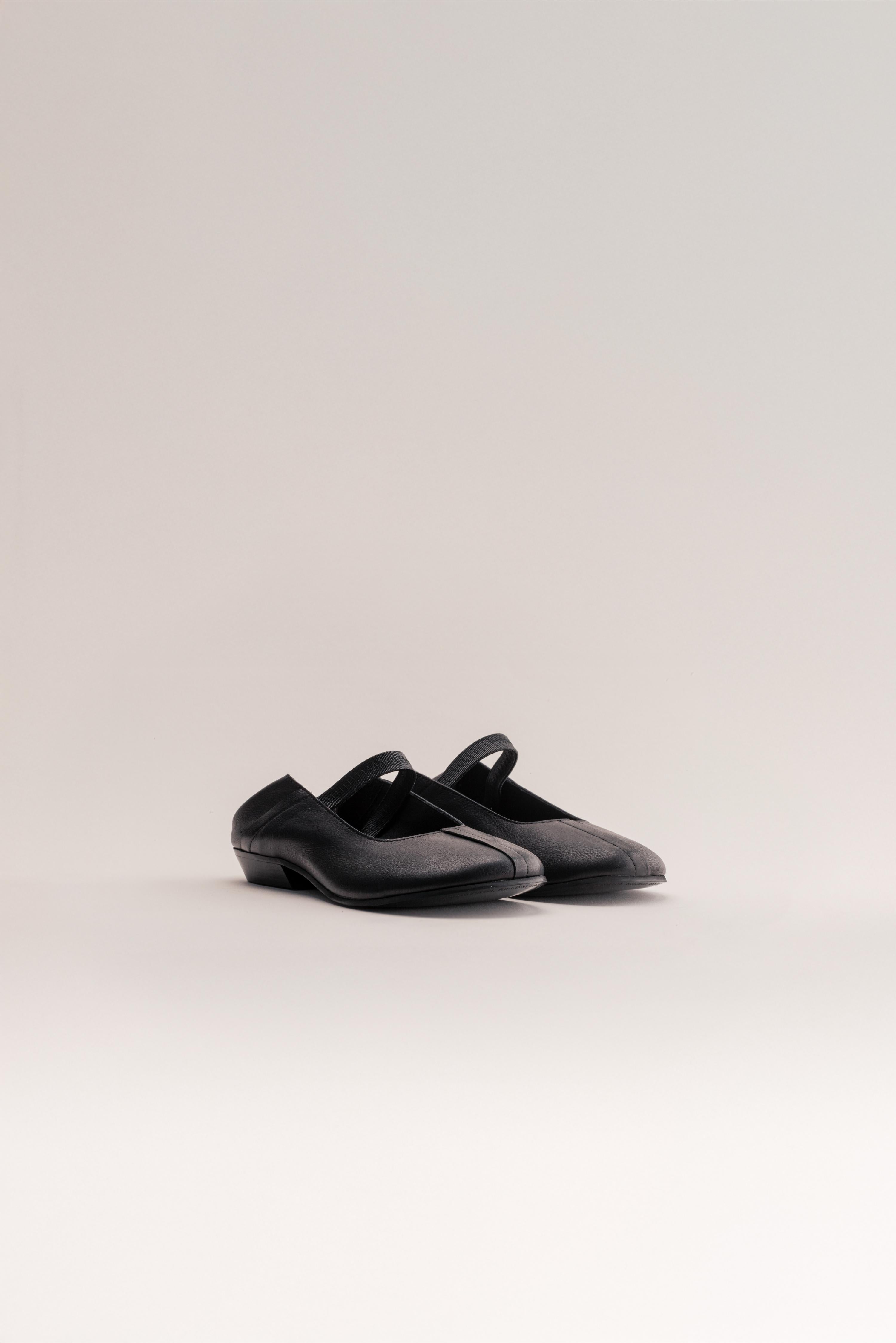 082 - DANSEUSE (Black, Leather)