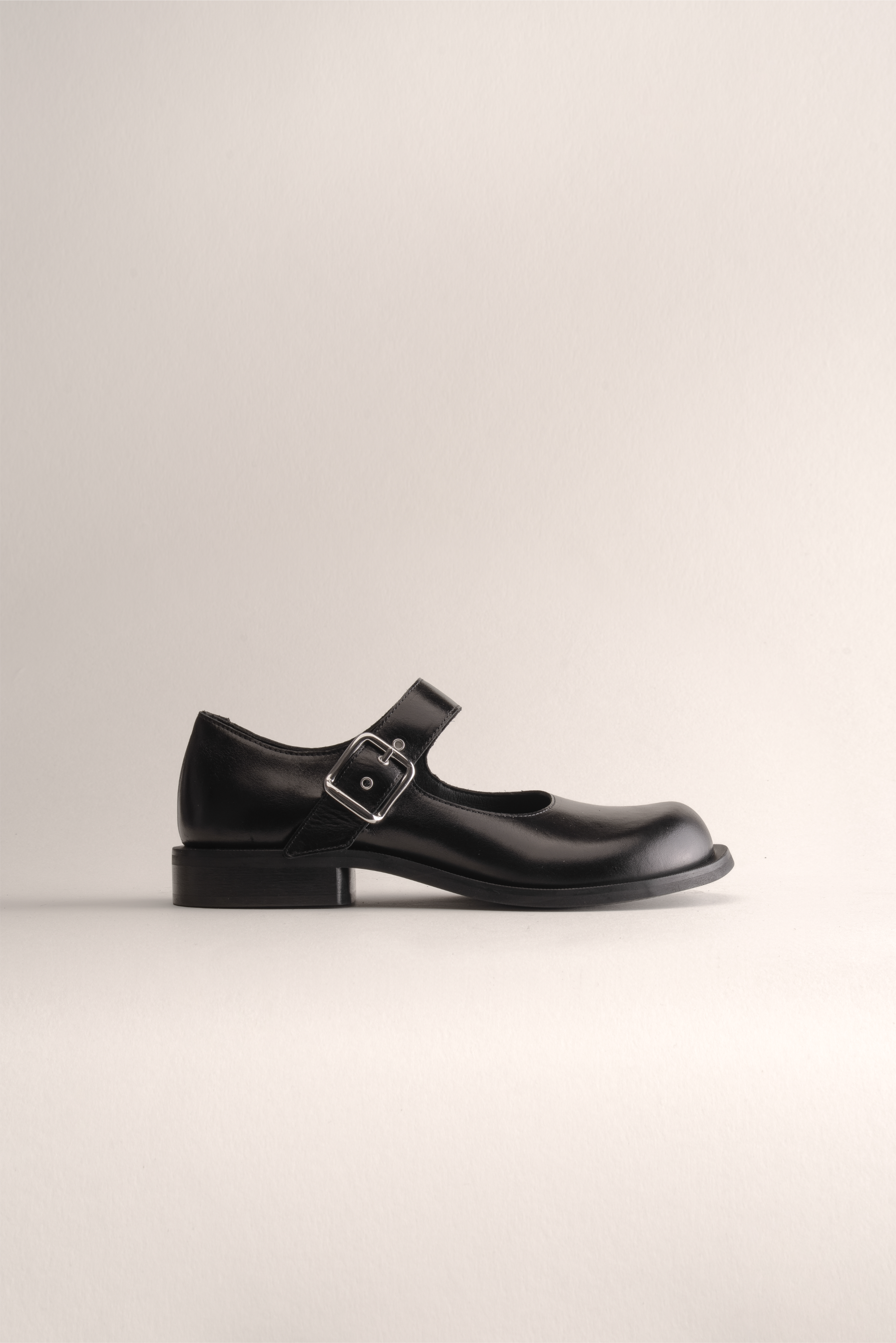 075 - MJ STRATE (Black, Glazed Leather)