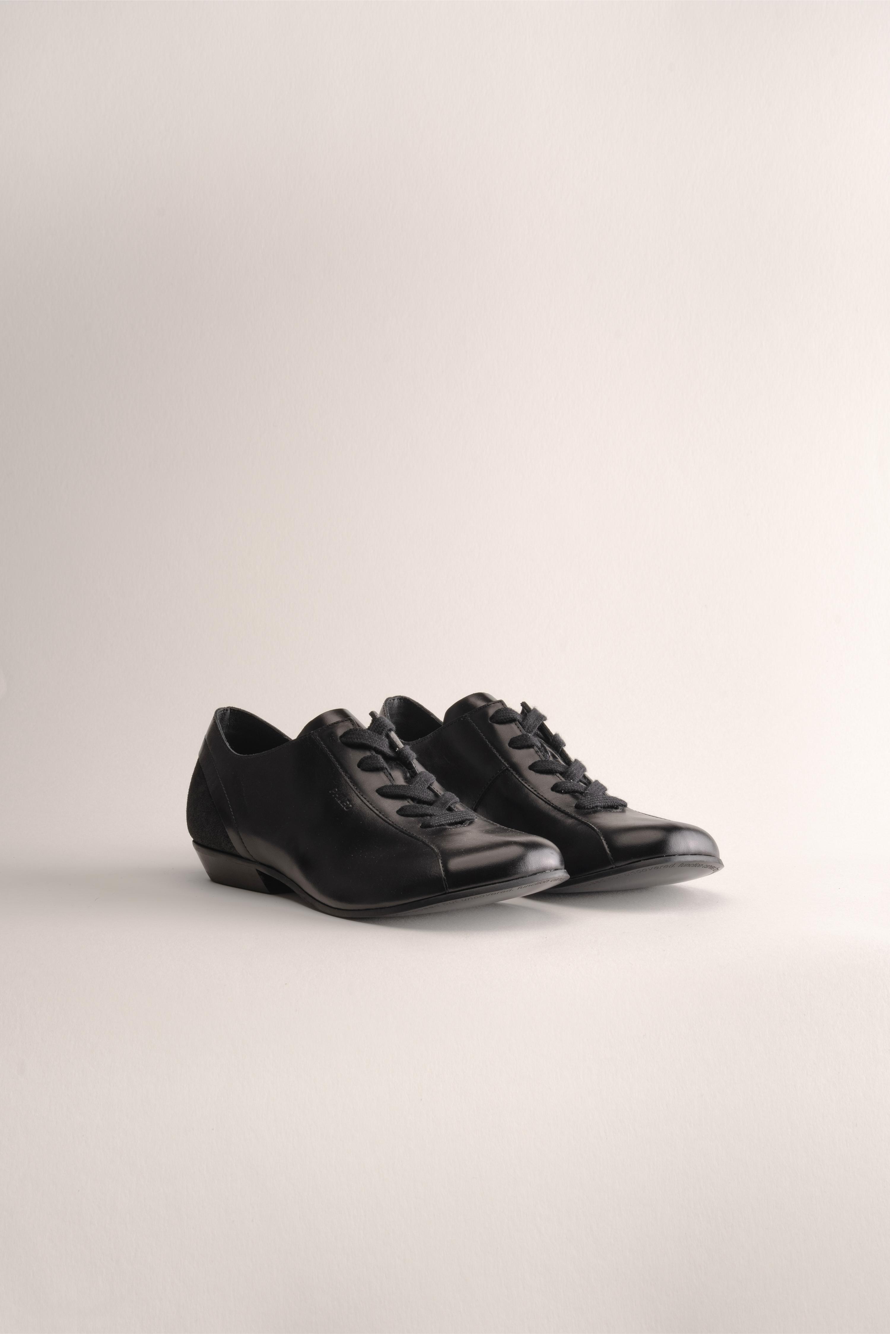 081 - CASCADE (Shiny Black, Leather)