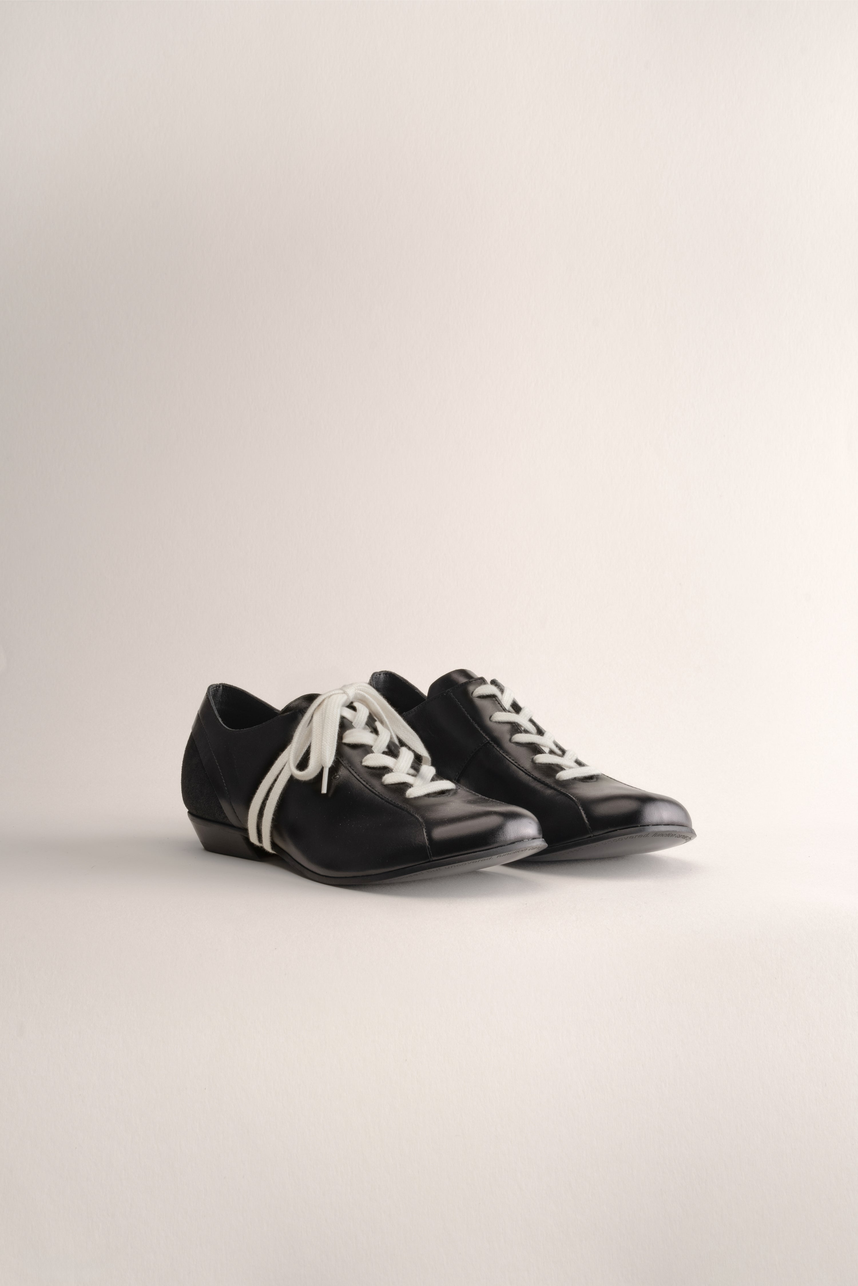 081 - CASCADE (Glazed Black, Leather)
