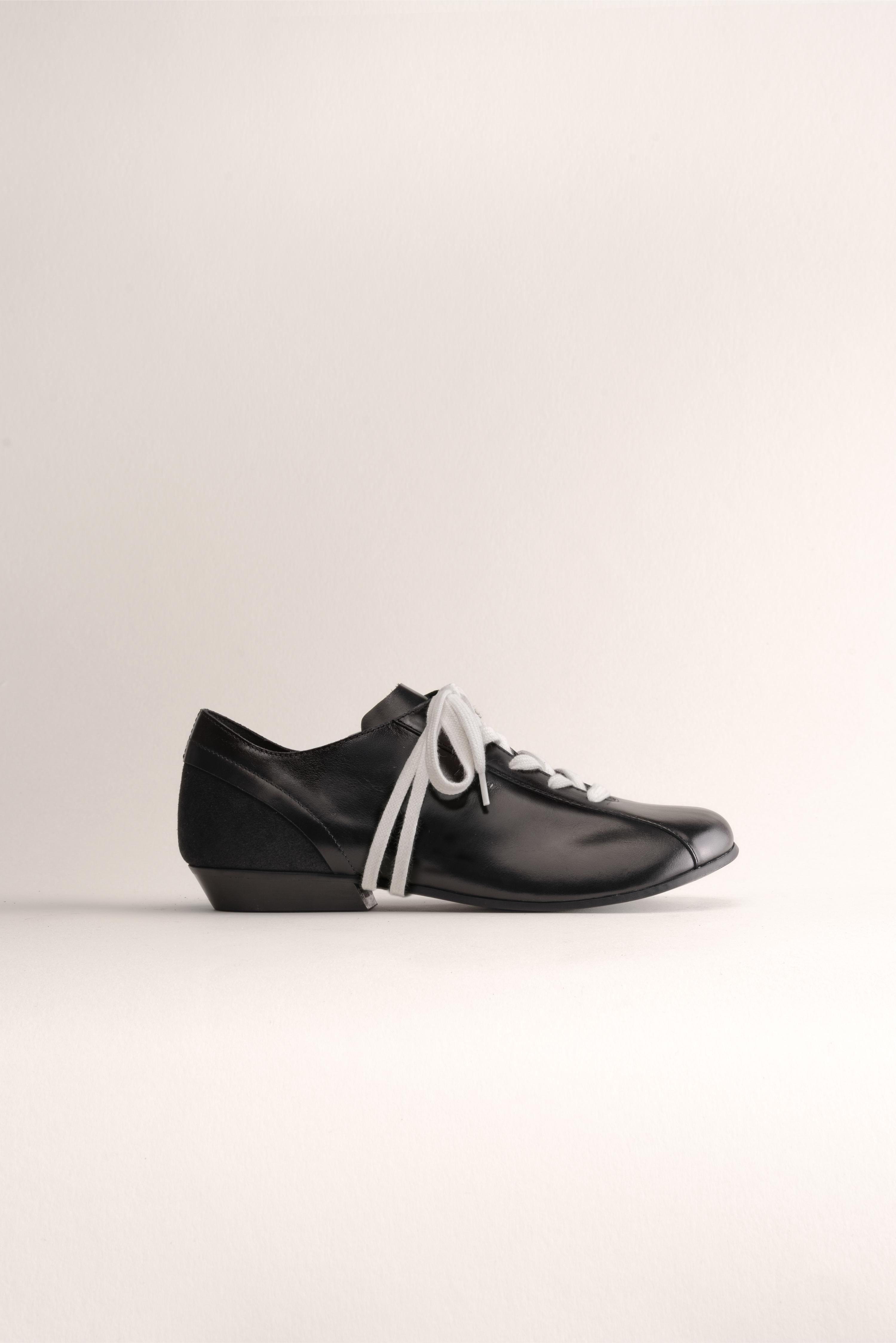 081 - CASCADE (Shiny Black, Leather)