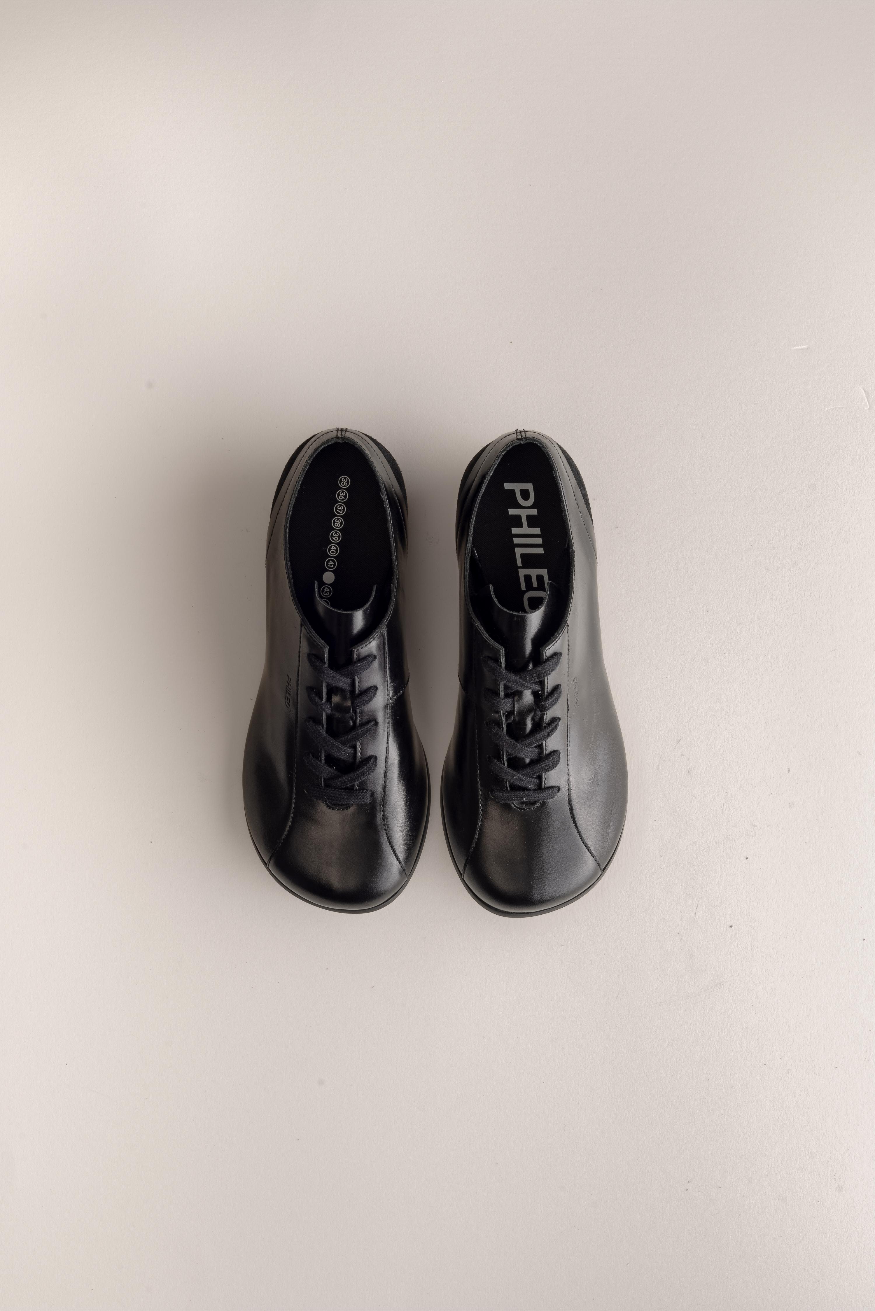 081 - CASCADE (Shiny Black, Leather)