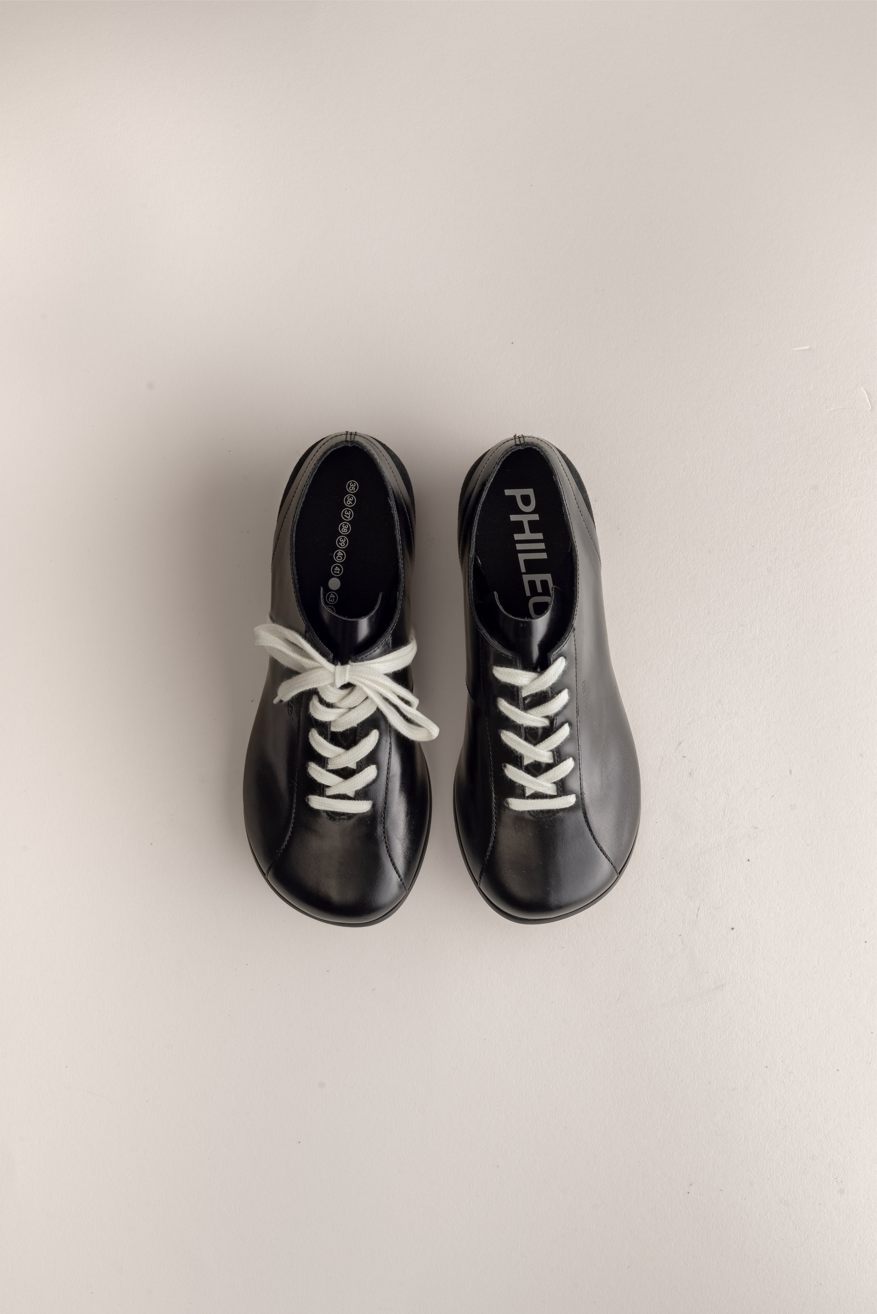 081 - CASCADE (Glazed Black, Leather)
