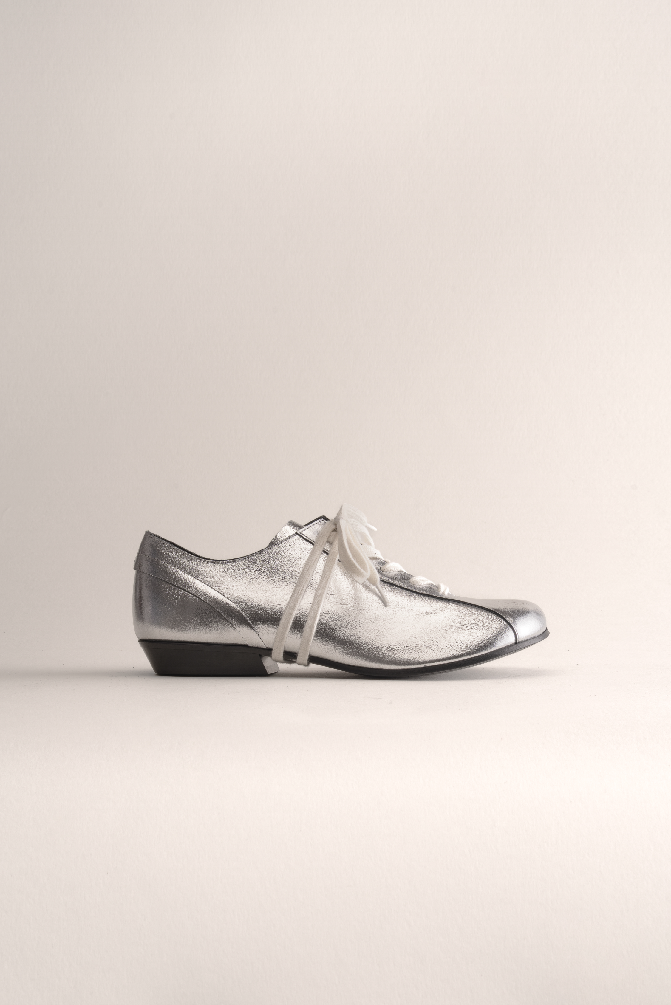 081 - CASCADE (Silver, Laminato Leather)