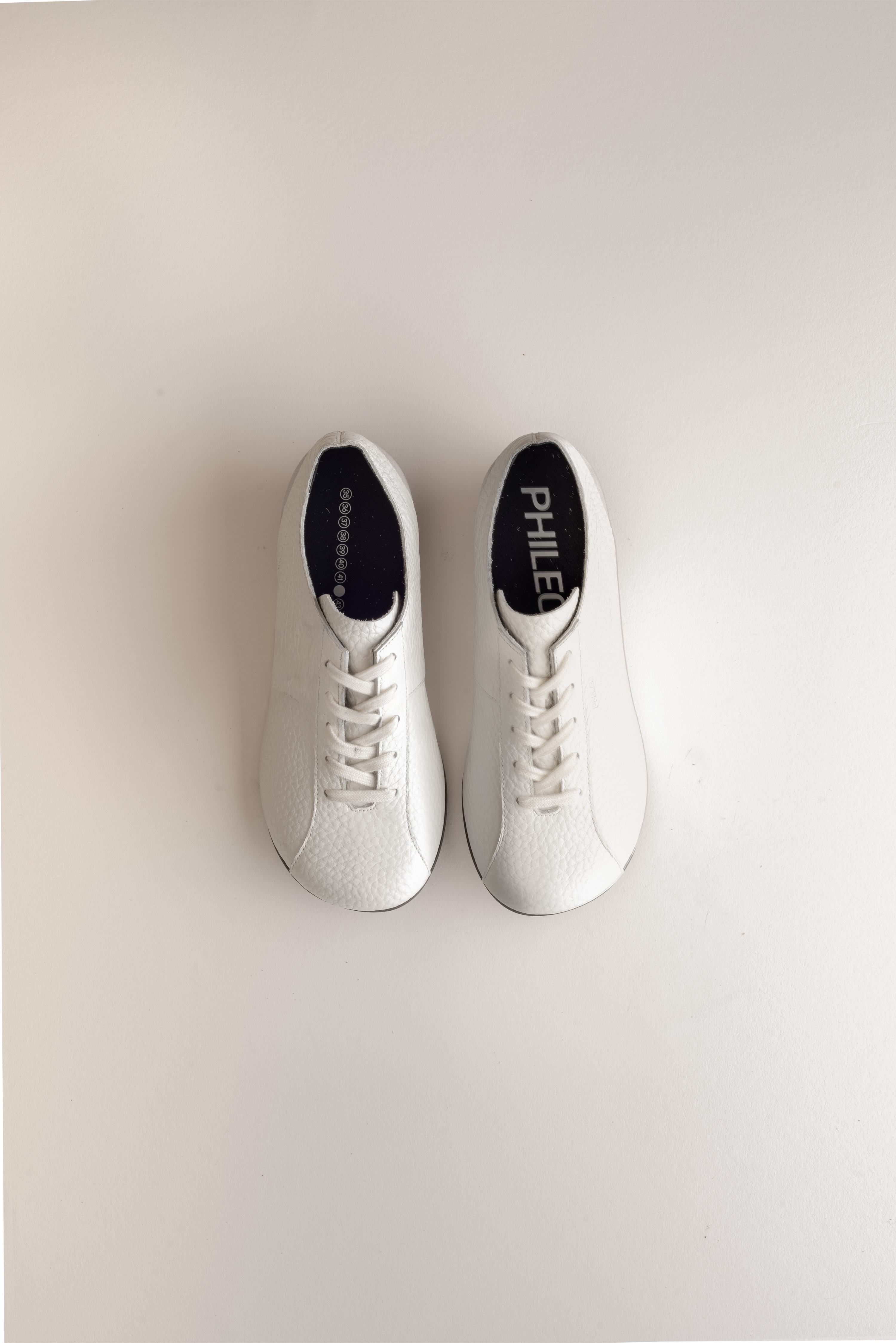 081 - CASCADE (White, Heavy Grain Leather)