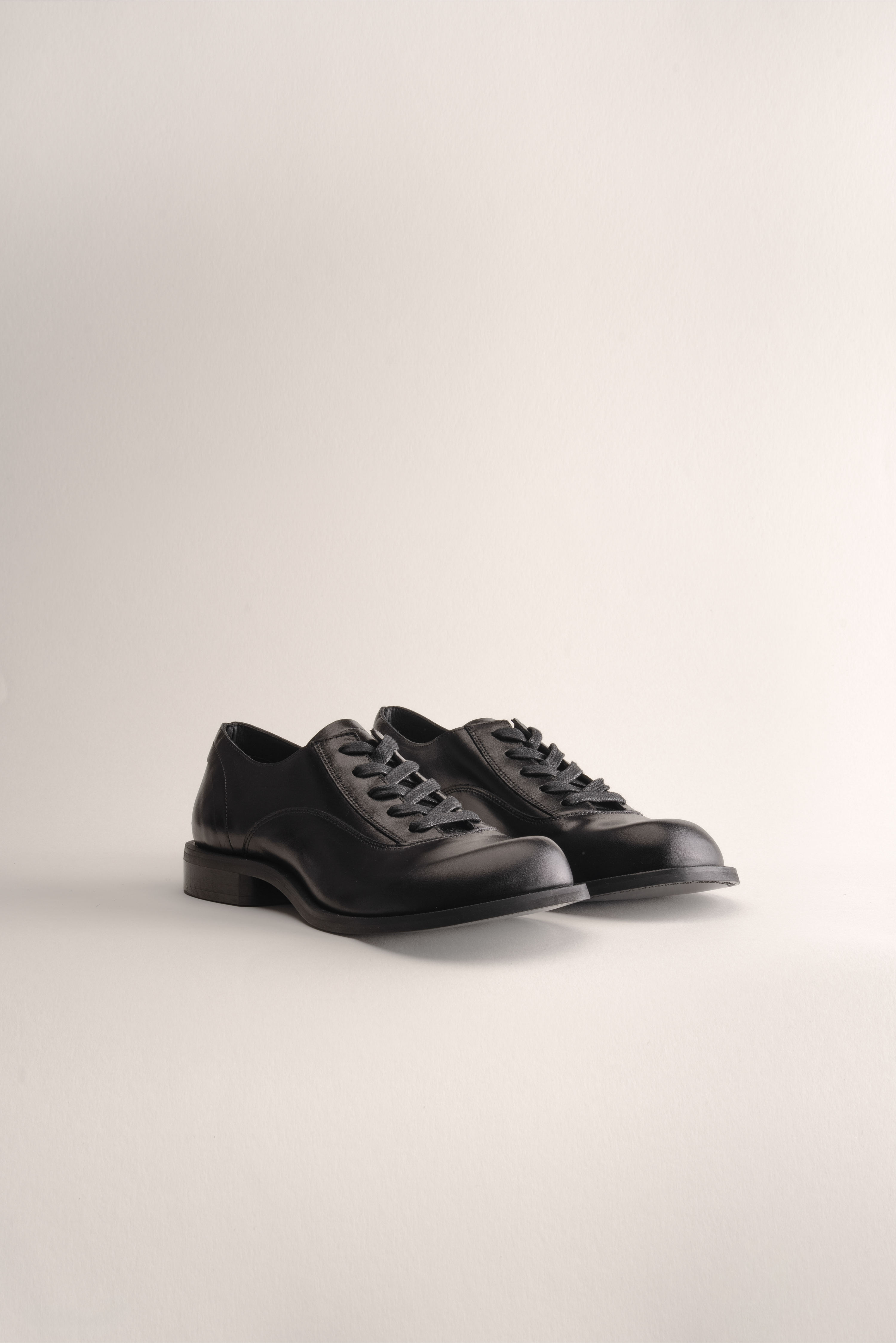 086 - DERBY (Black, Glazed Leather)
