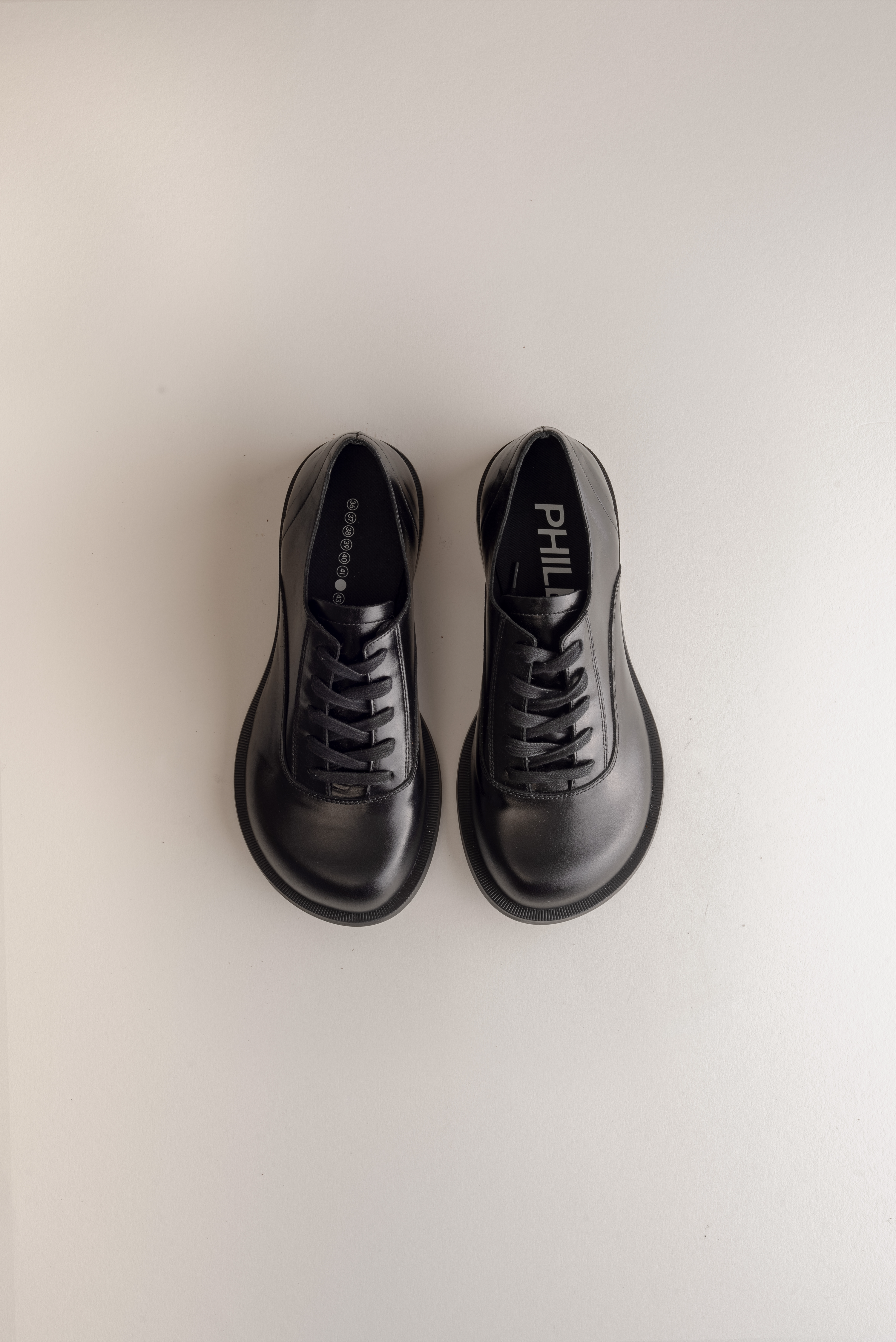 086 - DERBY (Black, Glazed Leather)