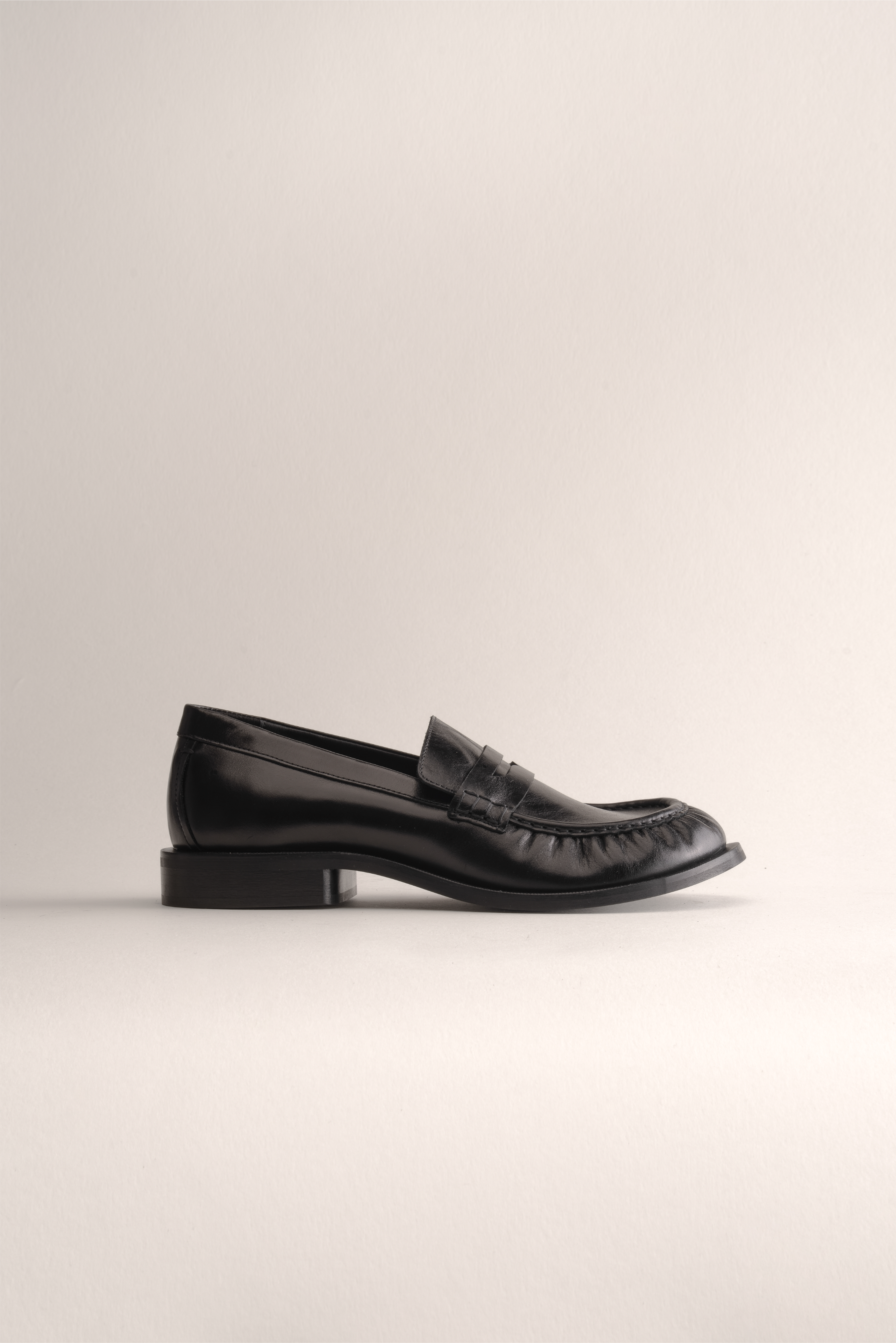 079 - MOCASSIN (Black, Glazed Leather)