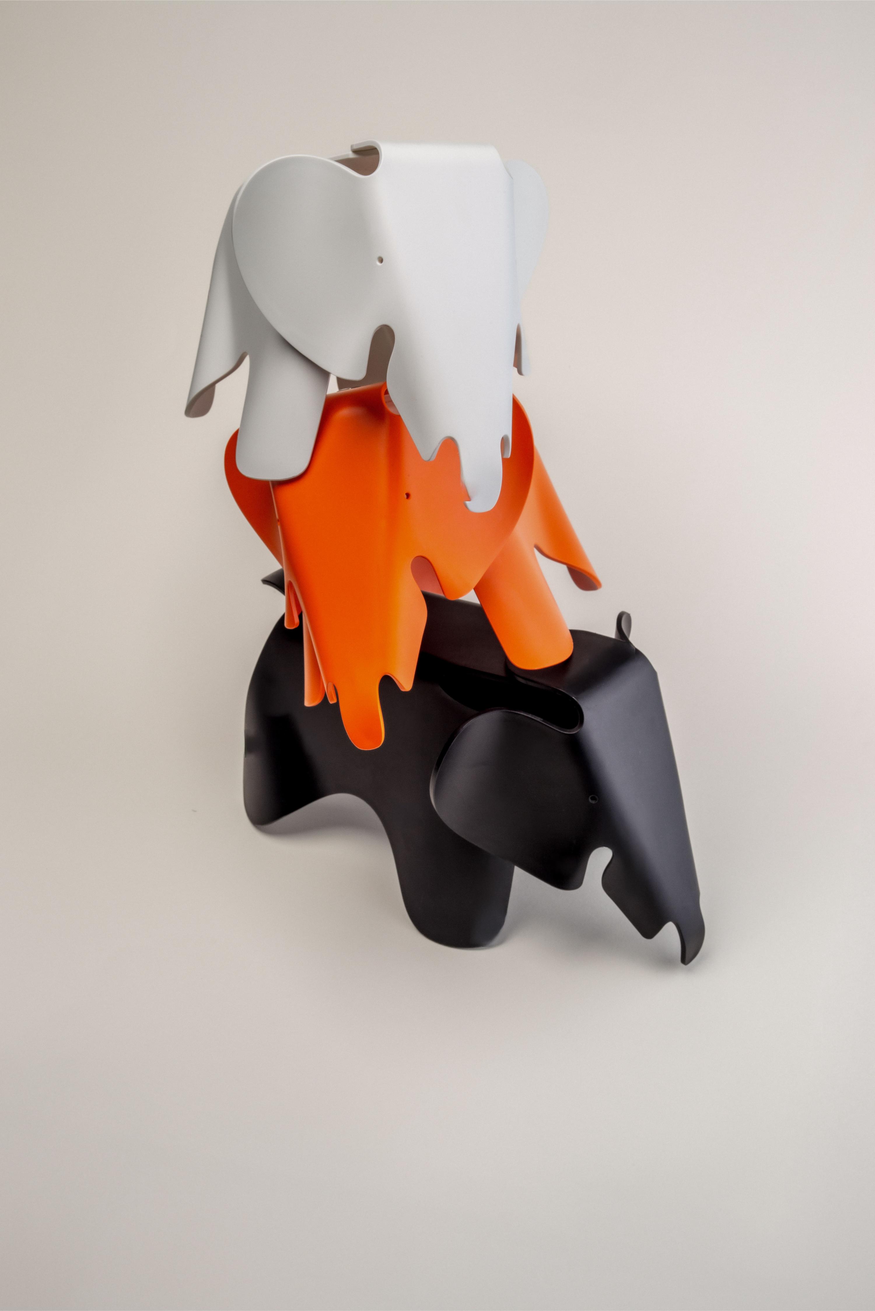 Eames Elephant (Small) RE - Deep Black
