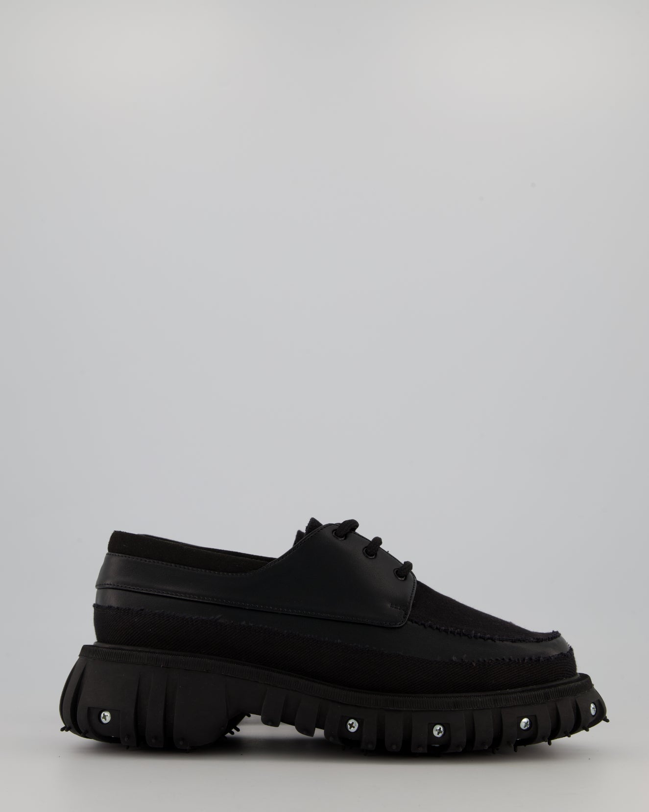 024 YACHT // Black