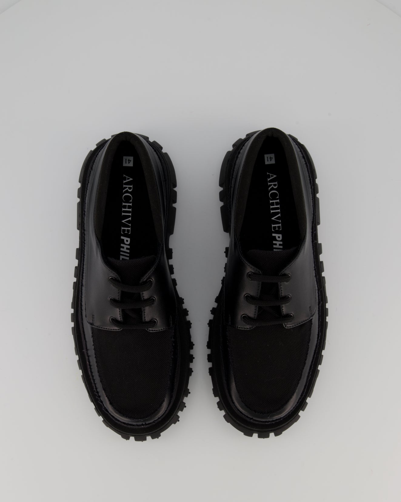 024 YACHT // Black